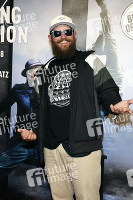 Premiere der Tanzshow 'Flying Illusion' in Berlin