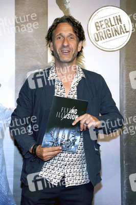 Premiere der Tanzshow 'Flying Illusion' in Berlin
