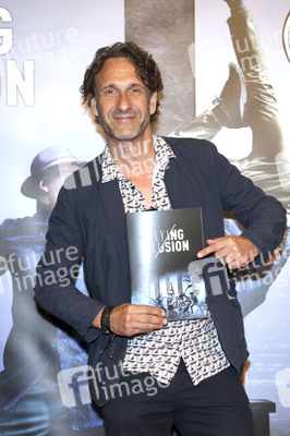 Premiere der Tanzshow 'Flying Illusion' in Berlin