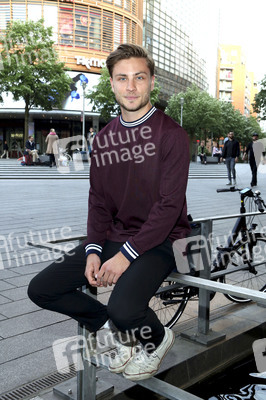 Premiere der Tanzshow 'Flying Illusion' in Berlin