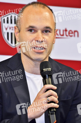 Pressekonferenz mit Andrés Iniesta in Tokio