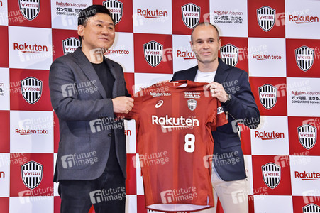 Pressekonferenz mit Andrés Iniesta in Tokio