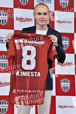 Pressekonferenz mit Andrés Iniesta in Tokio