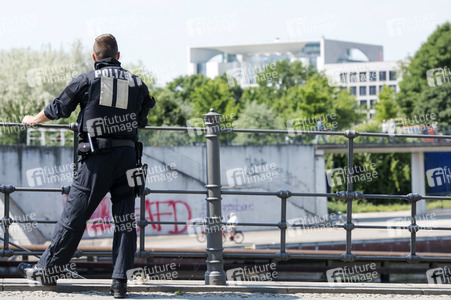 Gegendemo zur AfD Demo 'Zukunft Deutschland' in Berlin