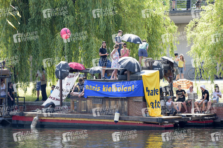 Gegendemo zur AfD Demo 'Zukunft Deutschland' in Berlin