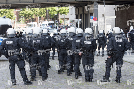 Gegendemo zur AfD Demo 'Zukunft Deutschland' in Berlin