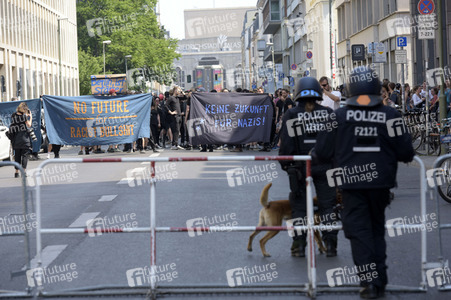 Gegendemo zur AfD Demo 'Zukunft Deutschland' in Berlin