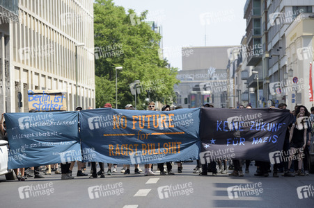 Gegendemo zur AfD Demo 'Zukunft Deutschland' in Berlin