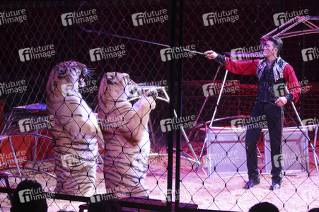 Premiere vom Circus Charles Knie in Hamburg