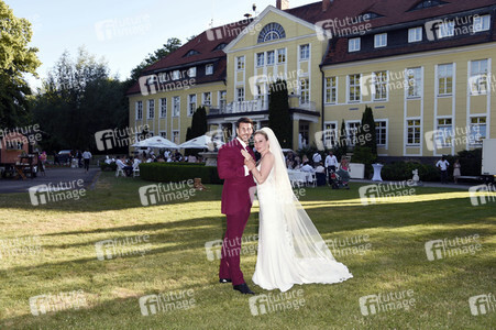Hochzeit von Leonard Freier und Caona Maron in Wulkow