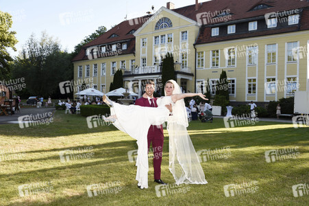 Hochzeit von Leonard Freier und Caona Maron in Wulkow