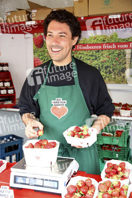 Erdbeer-Charity-Verkauf in Hamburg
