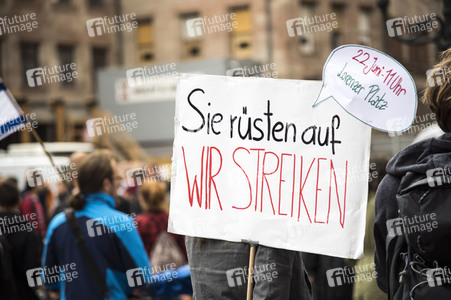 Demonstration 'Bildung statt Abschiebung' in Nürnberg
