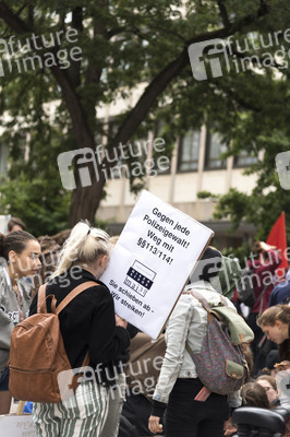 Demonstration 'Bildung statt Abschiebung' in Nürnberg