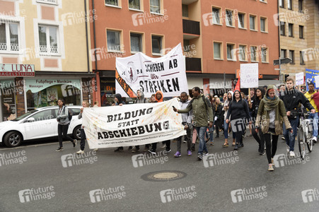 Demonstration 'Bildung statt Abschiebung' in Nürnberg