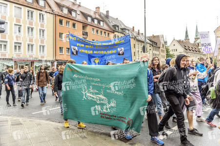 Demonstration 'Bildung statt Abschiebung' in Nürnberg