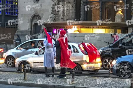 Türken feiern Erdogans Wahlsieg in Berlin