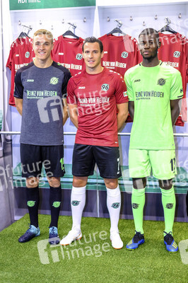 Präsentation der neuen Hannover 96 Trikots in Hannover