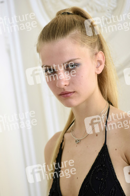 Exklusives Photoshooting mit Bianka Berényi, Karlovy Vary International Film Festival 2018
