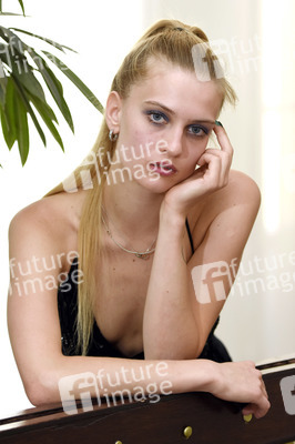 Exklusives Photoshooting mit Bianka Berényi, Karlovy Vary International Film Festival 2018