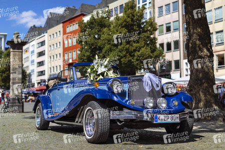 Symbolfoto Hochzeitsauto