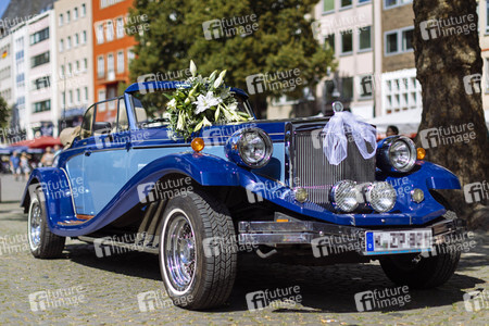 Symbolfoto Hochzeitsauto