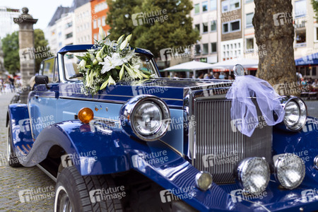 Symbolfoto Hochzeitsauto