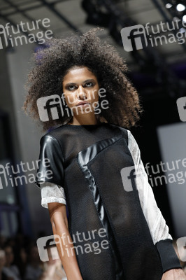 Rebekka Ruétz Fashion Show auf der Berlin Fashion Week Spring/Summer 2019