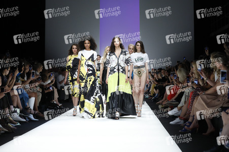 Rebekka Ruétz Fashion Show auf der Berlin Fashion Week Spring/Summer 2019