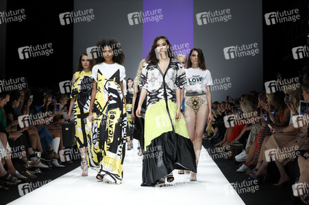 Rebekka Ruétz Fashion Show auf der Berlin Fashion Week Spring/Summer 2019