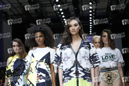 Rebekka Ruétz Fashion Show auf der Berlin Fashion Week Spring/Summer 2019