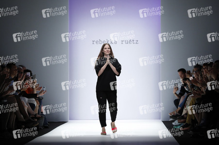 Rebekka Ruétz Fashion Show auf der Berlin Fashion Week Spring/Summer 2019