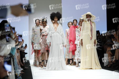 Lana Mueller Fashion Show auf der Berlin Fashion Week Spring/Summer 2019