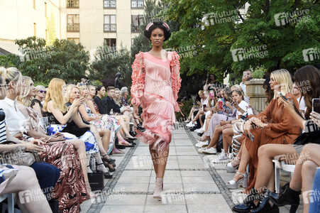 Marcel Ostertag Fashion Show auf der Berlin Fashion Week Spring/Summer 2019