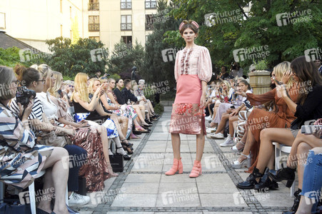 Marcel Ostertag Fashion Show auf der Berlin Fashion Week Spring/Summer 2019