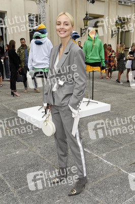 Gruppenausstellung des Kulturformats Der Berliner Salon auf der Berlin Fashion Week Spring/Summer 2019