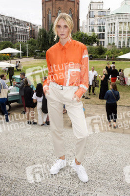 Gruppenausstellung des Kulturformats Der Berliner Salon auf der Berlin Fashion Week Spring/Summer 2019