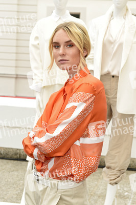Gruppenausstellung des Kulturformats Der Berliner Salon auf der Berlin Fashion Week Spring/Summer 2019