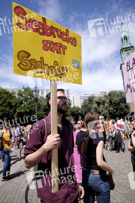 Demonstration für Seenotrettung auf dem Mittelmeer in Berlin