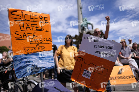Demonstration für Seenotrettung auf dem Mittelmeer in Berlin