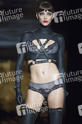 Andres Sarda Fashion Show auf der Mercedes-Benz Fashion Week Madrid Spring/Summer 2019