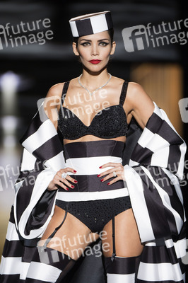 Andres Sarda Fashion Show auf der Mercedes-Benz Fashion Week Madrid Spring/Summer 2019