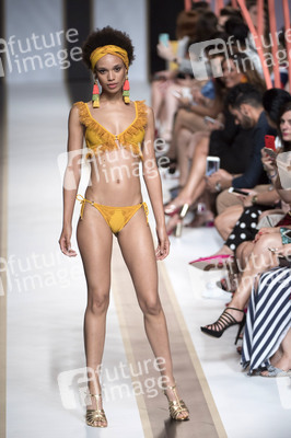 Dolores Cortés Fashion Show auf der Mercedes-Benz Fashion Week Madrid Spring/Summer 2019