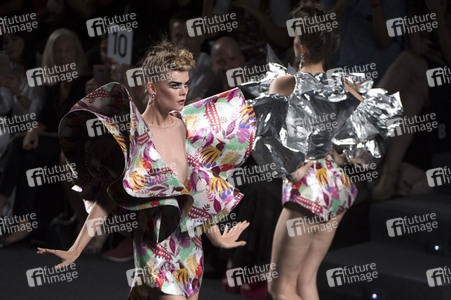 Ana Locking Fashion Show auf der Mercedes-Benz Fashion Week Madrid Spring/Summer 2019