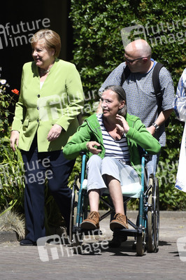 Angela Merkel besucht ein Altenheim in Paderborn