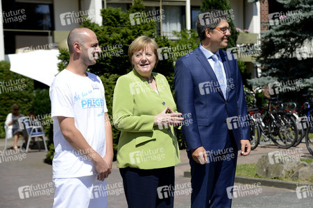 Angela Merkel besucht ein Altenheim in Paderborn
