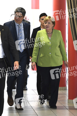Angela Merkel besucht ein Altenheim in Paderborn