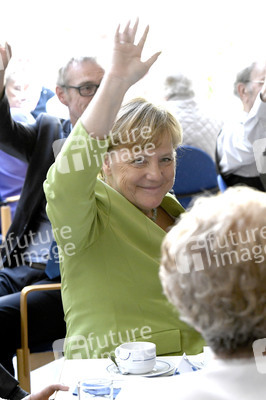 Angela Merkel besucht ein Altenheim in Paderborn
