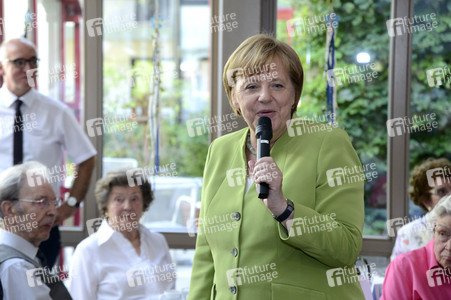 Angela Merkel besucht ein Altenheim in Paderborn