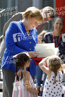 Angela Merkel besucht Caritas Zentrum in Köln